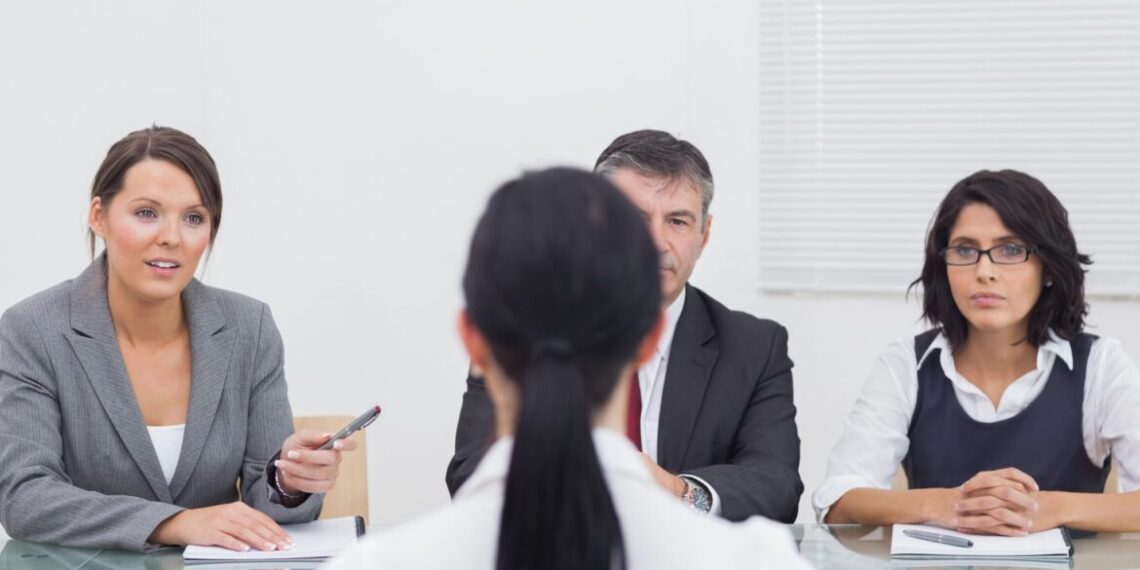 ما هي أسئلة مقابلة العمل الأكثر شيوعا، وكيف تجيب عليها؟