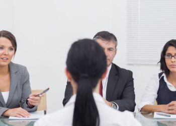 ما هي أسئلة مقابلة العمل الأكثر شيوعا، وكيف تجيب عليها؟